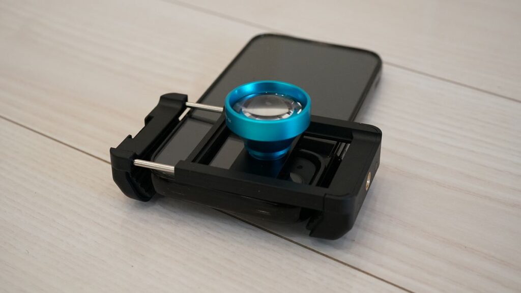 Apexelアダプターに装着したポラロイドx5望遠レンズ